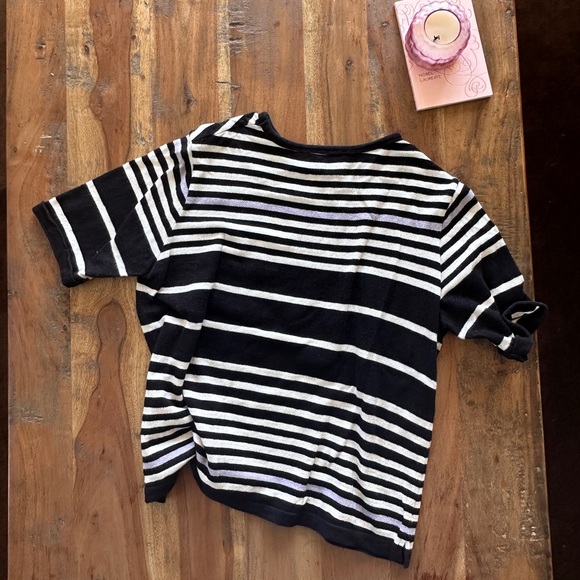 Short sleeve sweater top - Picture 2 of 3